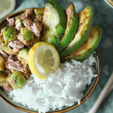 Thunfisch Avocado Bowl