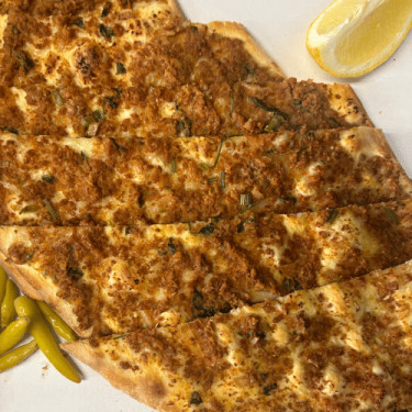 Pide Con Carne Picada