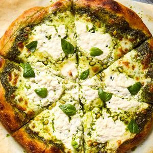 Pizza Especial De Pesto Y Albahaca
