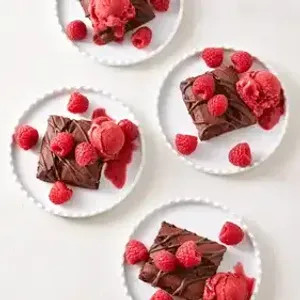 Sundae Di Brownie Al Cioccolato Con Fudge