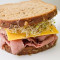 Sandwich Di Roast Beef E Cheddar