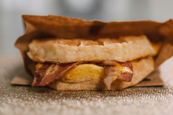 Wrap Colazione Con Bacon, Uovo E Cheddar