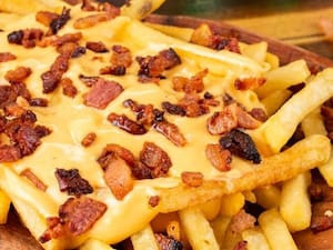 Batata Frita Com American Cheese E Bacon