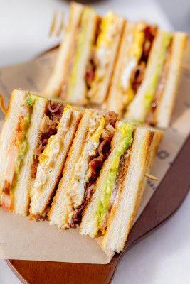 Raviolis Grillés Avec Sauce À La Viande