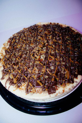 Pizza Completa Con Brownie Al Cioccolato, Nocciole E Fragola (10615Kj)