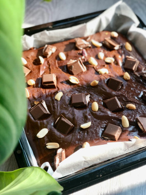 Pizza Completa Con Brownie Al Cioccolato, Nocciole E Fragola (10615Kj)