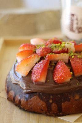 Ciambella Krispy Kreme Fragola E Confettini