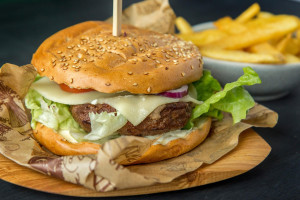 100% Angus Bacon Cheeseburger