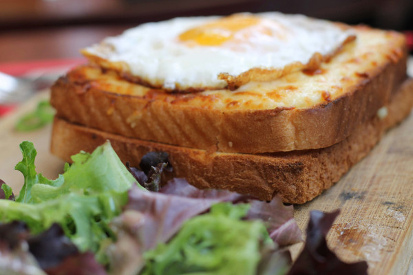 Bacon Eller Korvsmörgås