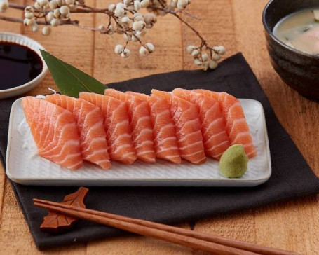jí hòu guī yú shēng yú piàn (dà) Chunky Salmon Sashimi Box (8 pcs)