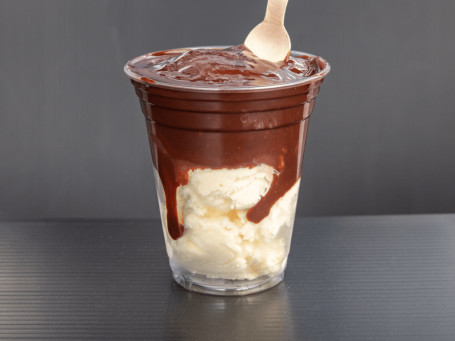 Coupe Glacée Au Fudge Chaud