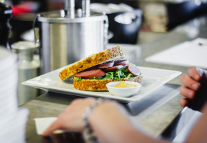 Sándwich De Pechuga De Pollo A La Parrilla