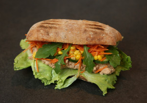 Sándwich De Ensalada De Pollo