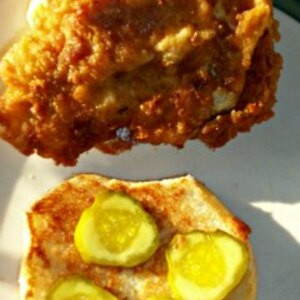 Pasto Classico In Scatola Con Sandwich Di Pollo E Crocchette