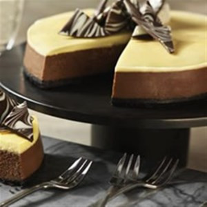 Tarta De Queso Con Crema De Tuxedo De Chocolate De 10 Pulgadas