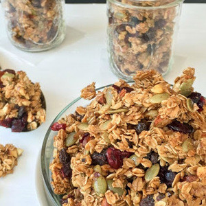 Raccogli La Granola Alle Noci