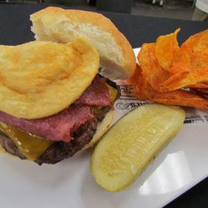 Hamburger Impilato Tutto Americano