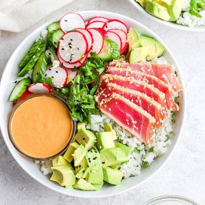 Ahi Tonfisk Poke Bowl