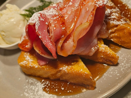 Tostada Francesa Con Tocino