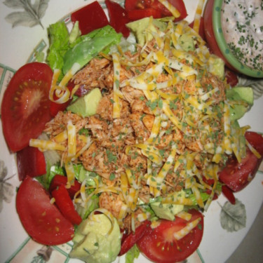 Salade De Légumes Verts De Saison Avec Demi-Salade De Poulet