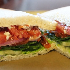 Sanduíche Vegetariano Mediterrâneo Meio Sanduíche