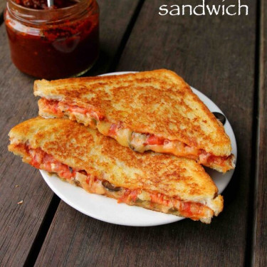 Panino Alla Griglia Con Formaggio Vegetariano