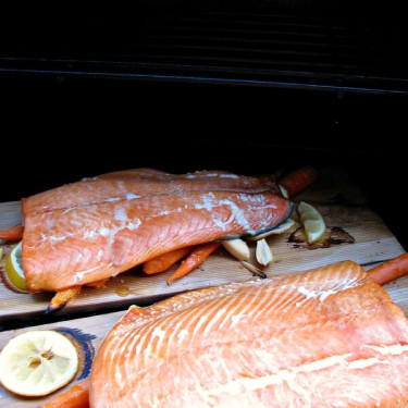 Saumon Sur Planche De Cèdre