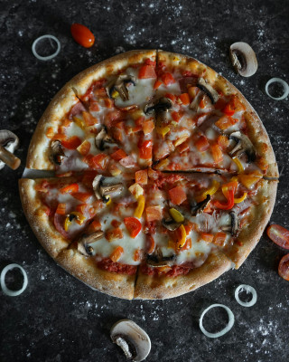 Crea La Tua Pizza Al Formaggio