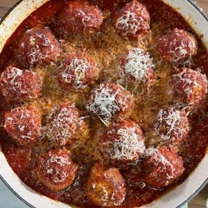 Salada Picada De Almôndegas Marinara